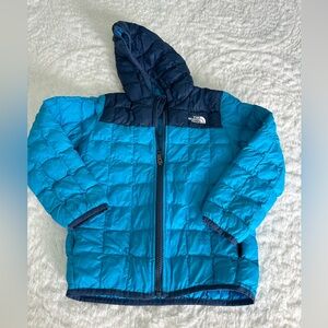 Like new! Kids North Face Thermoball jacket. Boys size 6
